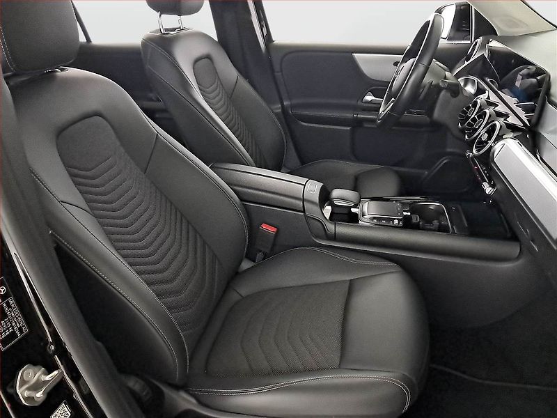 Mercedes-Benz GLB (2022) 200 d - fotka 9 z 20