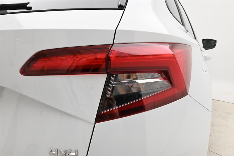 Škoda Karoq 2,0 TDI 110 kW DSG 4x4 TAŽNÉ Z - fotka 30 z 31