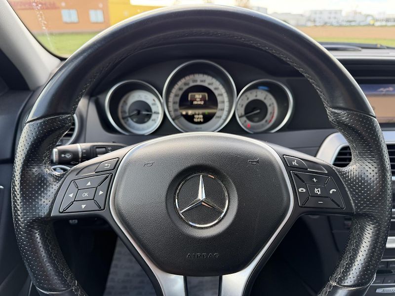 Mercedes-Benz Třídy C 180 CGI 7G AUTOMAT 2X KOLA - fotka 17 z 40