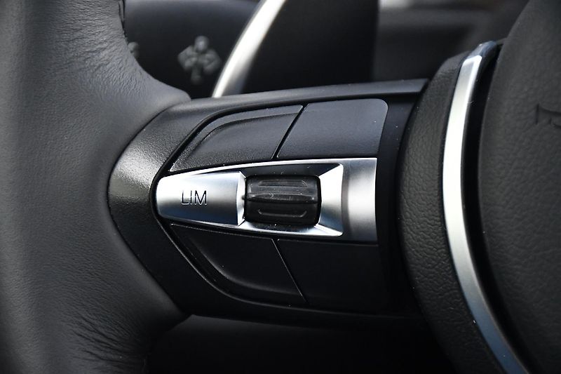 BMW Řada 3 330d xDrive MPaket SERV.KNÍŽKA - fotka 27 z 50