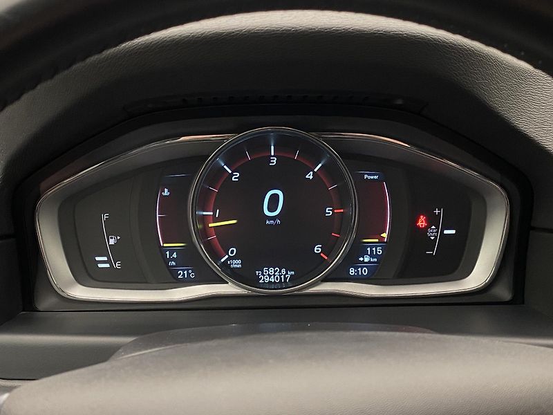 Volvo XC70 D3 AWD SUMMUM AUT - fotka 25 z 45