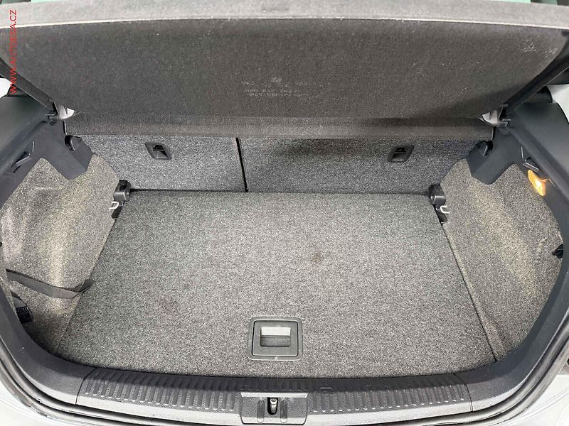 Volkswagen Polo (2012) 1.2 TSi, Style, výhřev sed - fotka 7 z 15