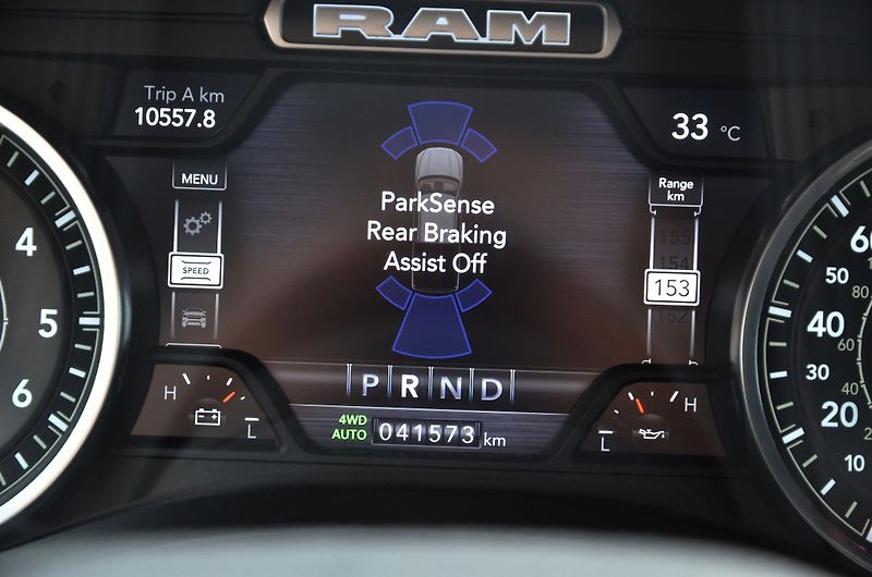 Dodge RAM (2022) 1500 BIGHORN 5.7 V8 HEMI 4x4  - fotka 36 z 51