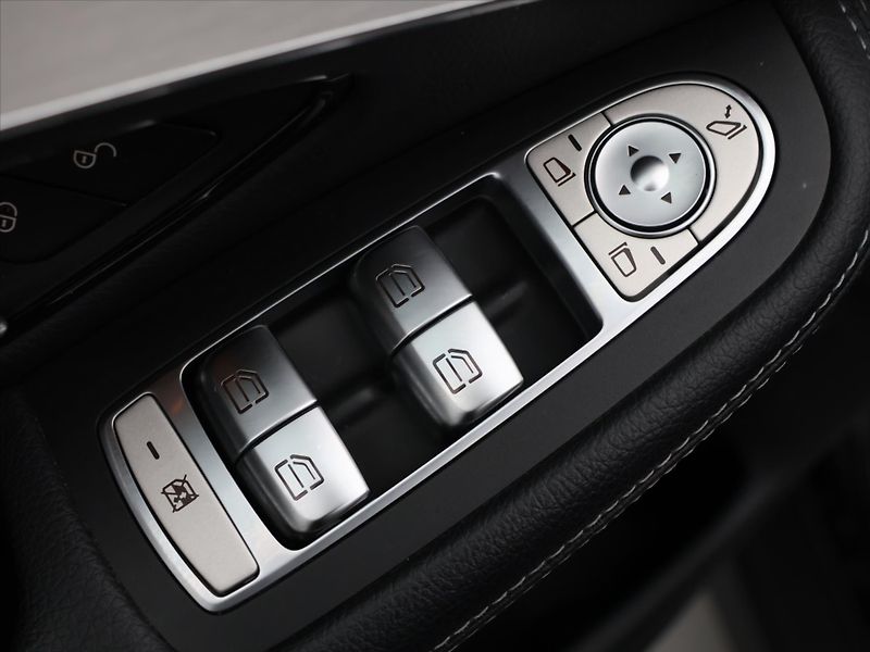 Mercedes-Benz GLC 2,1 250d 150 kw 4MATIC CZ AMG - fotka 16 z 33