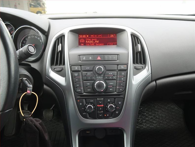 Opel Astra (2015) 1.6 16V, Serv.kniha, Tempomat - fotka 12 z 16