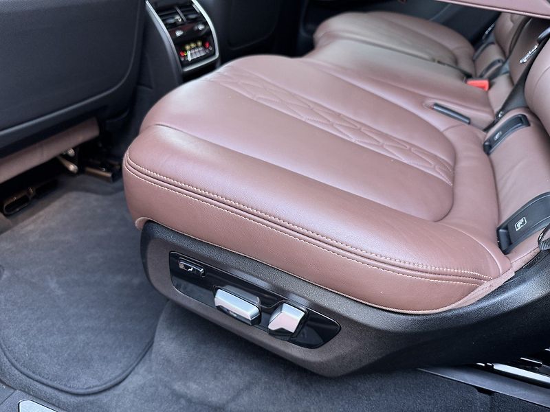 BMW X7 (2021) xDrive 40d M-Paket Pano - fotka 29 z 49