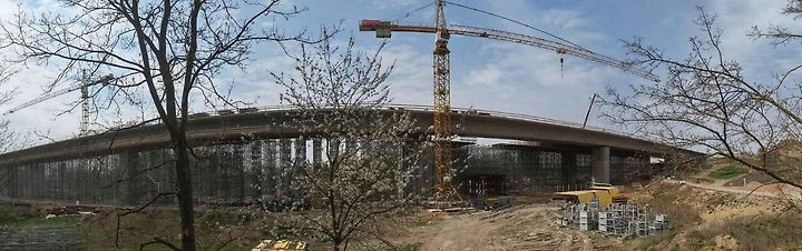 D35 u Litomyšle mění krajinu. Most přes údolí Končinského potoka nepřehlédnete