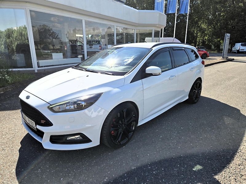 Ford Focus (2017) ST kombi 184kw - fotka 1 z 21