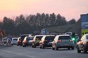 Situace v blízkosti napojení dálnice D55 na silnici I/54 u Bzence, a to první listopadový čtvrtek odpoledne.