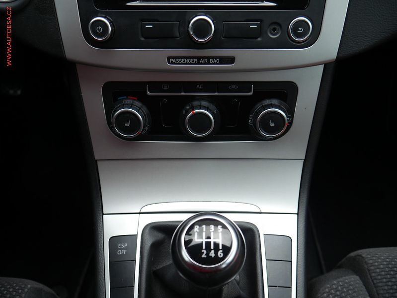 Volkswagen Passat (2010) 2.0TDi, Bixen, navi, STK3/28 - fotka 14 z 16