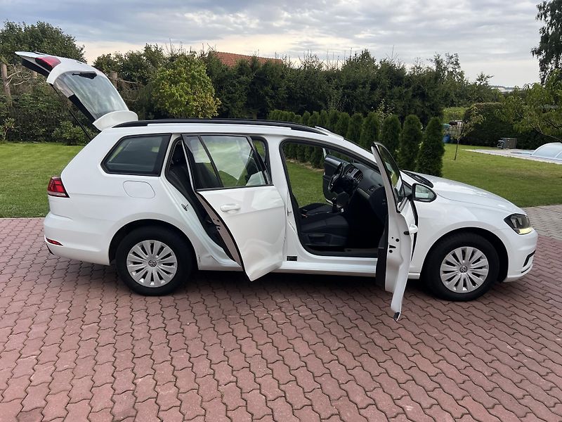 Volkswagen Golf 1.0 TSI 85KW,1 MAJITEL,SERVIS - fotka 28 z 40