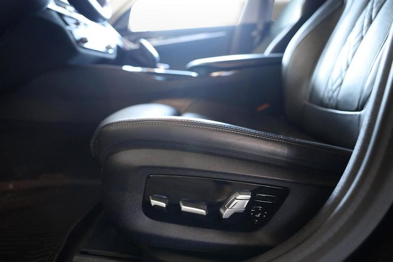 BMW Řada 5 530d xDrive Touring - fotka 28 z 30