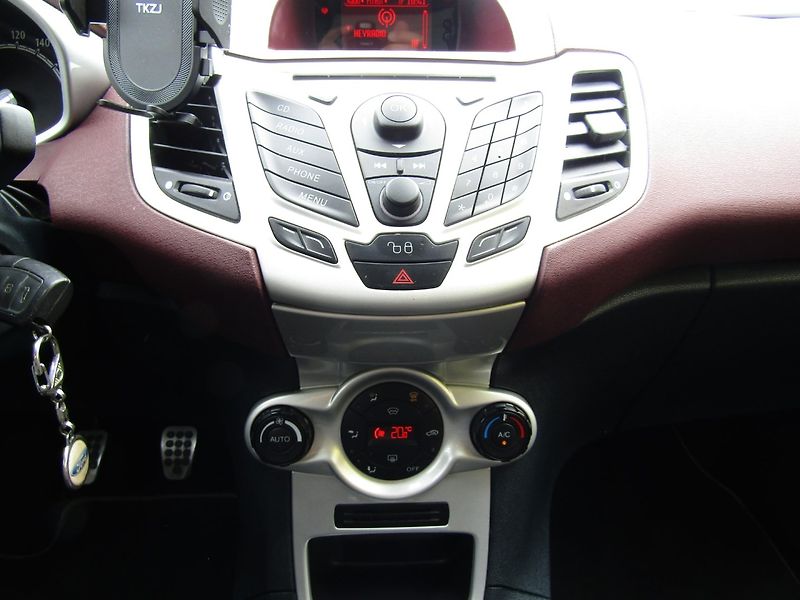 Ford Fiesta (2009) 1.6 TDCi 66kW - fotka 31 z 34