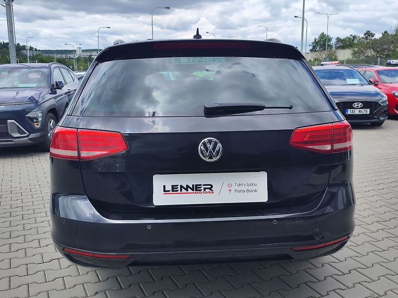 Volkswagen Passat 2.0 TDi/110kW Comfortline DSG - fotka 6 z 32