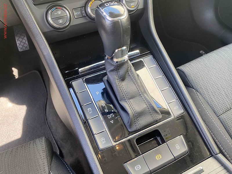 Škoda Superb (2016) 2.0 TDi, Style, DSG - fotka 16 z 18