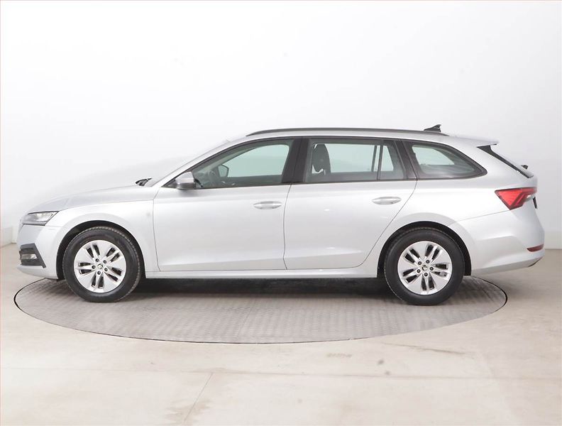 Škoda Octavia (2023) Ambition 2.0 TDI, ČR,1.maj - fotka 3 z 15