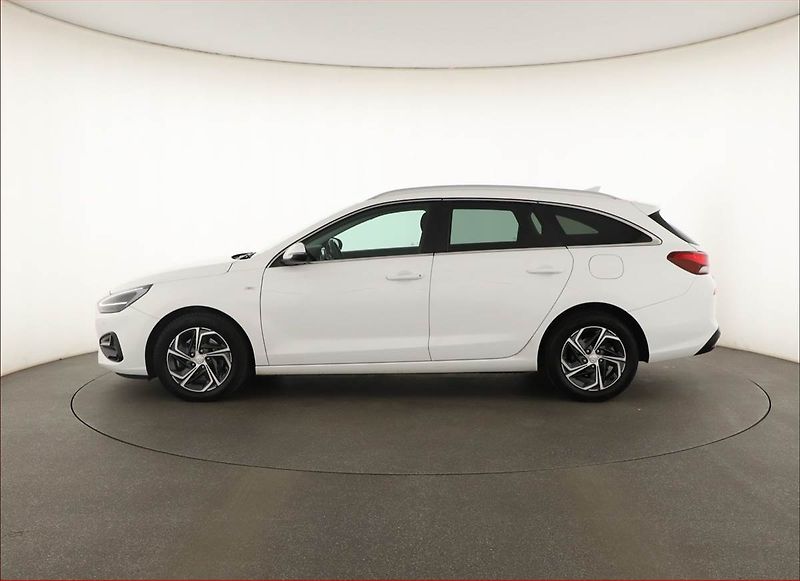 Hyundai i30 (2023) Smart 1.5 T-GDI MHEV, Automat - fotka 3 z 16
