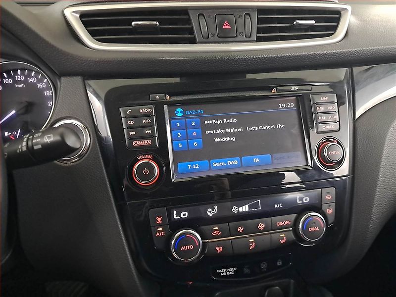 Nissan Qashqai (2017) 1.2 DIG-T, Automat, Navi - fotka 12 z 21