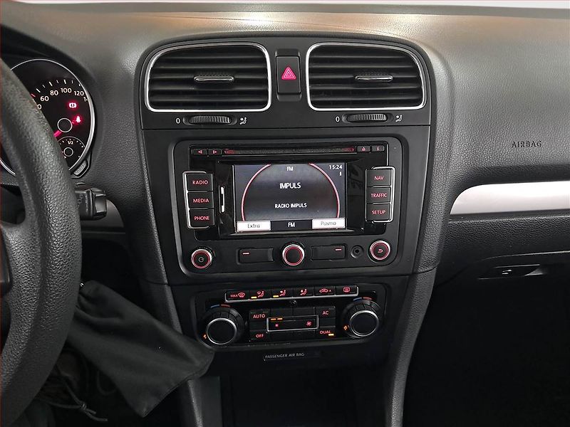 Volkswagen Golf (2010) 1.6 TDI, nová STK, udržované - fotka 11 z 15