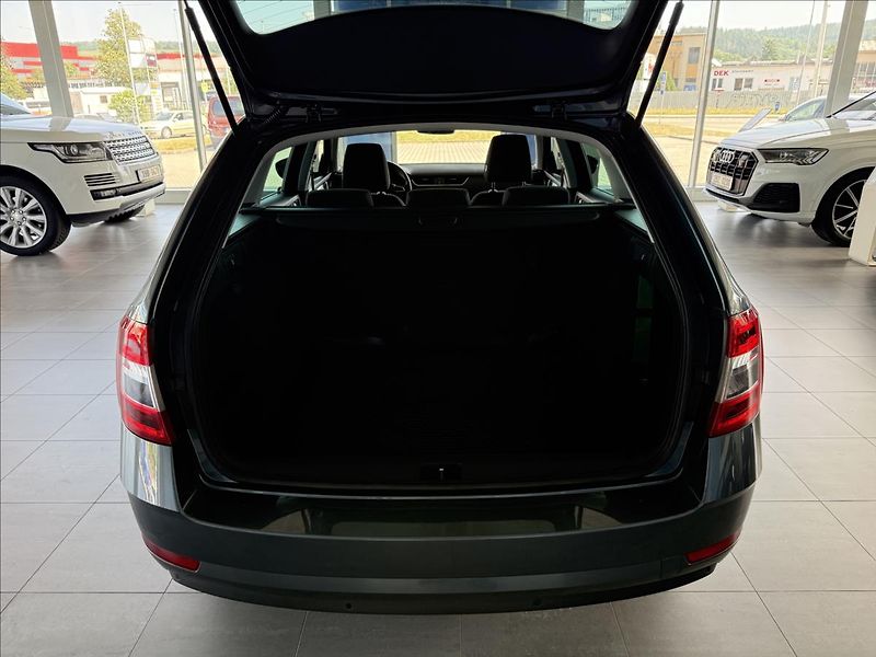 Škoda Octavia 1,6   1.MAJ,SERVISKA,DPH,ČR - fotka 24 z 26