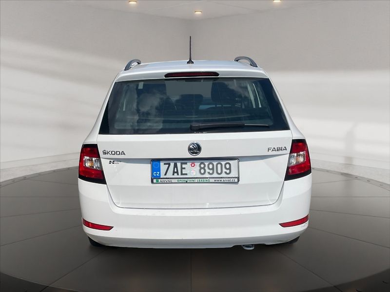 Škoda Fabia 1,0 TSI Ambition - fotka 5 z 11