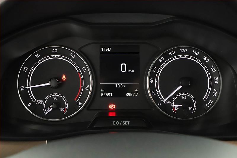 Škoda Scala (2019) 1.0 TSI, Tempomat - fotka 9 z 20