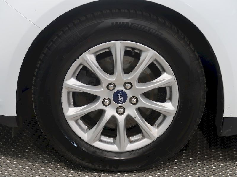 Ford Mondeo (2019) 1.5ecoBoost 121KW - fotka 12 z 31