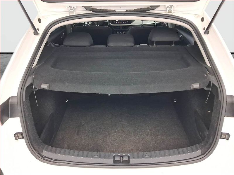 Škoda Scala (2020) 1.0 TSI, Tempomat - fotka 13 z 19