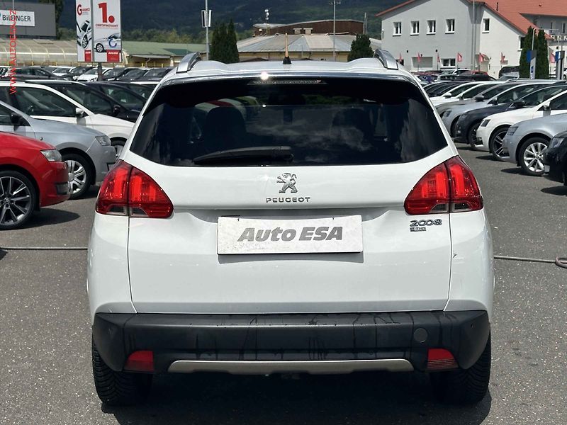 Peugeot 2008 (2015) 1.2PT, Panor,navi - fotka 5 z 17