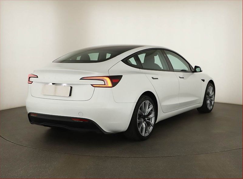 Tesla Model 3 (2024) Standard Range LFP, SoH 96% - fotka 5 z 19