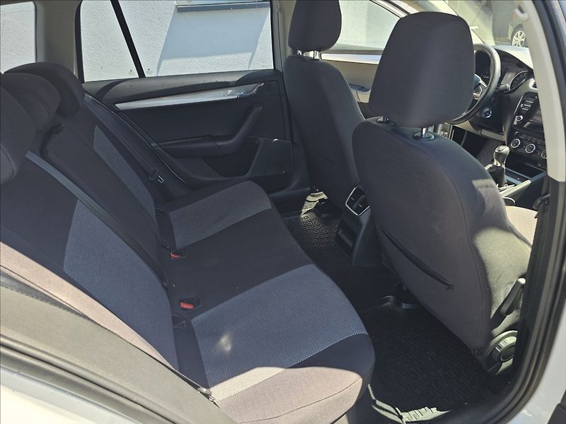 Škoda Octavia 2,0TDi 110KW Elegance TZ - fotka 33 z 49