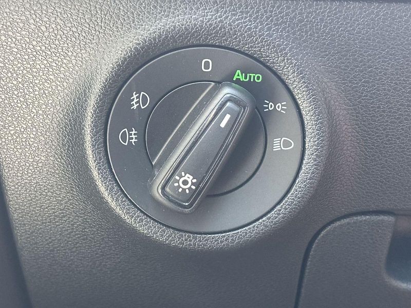 Škoda Karoq (2023) 1.5 TSI DSG Ambition - fotka 16 z 27