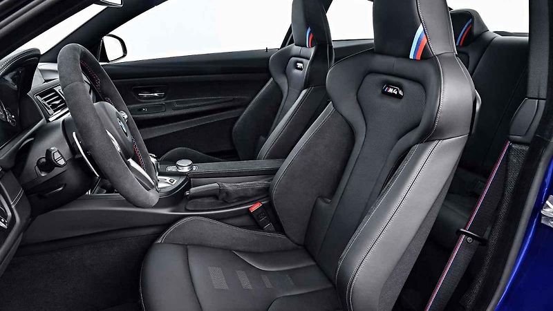 BMW M4 CS