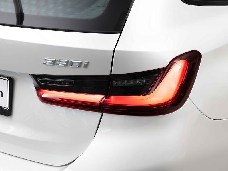 BMW Řada 3 330i xDrive Touring - fotka 10 z 21