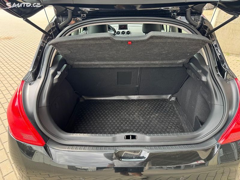 Peugeot 308 (2010) GTi 1.6i 147kw Nová STK - fotka 11 z 20