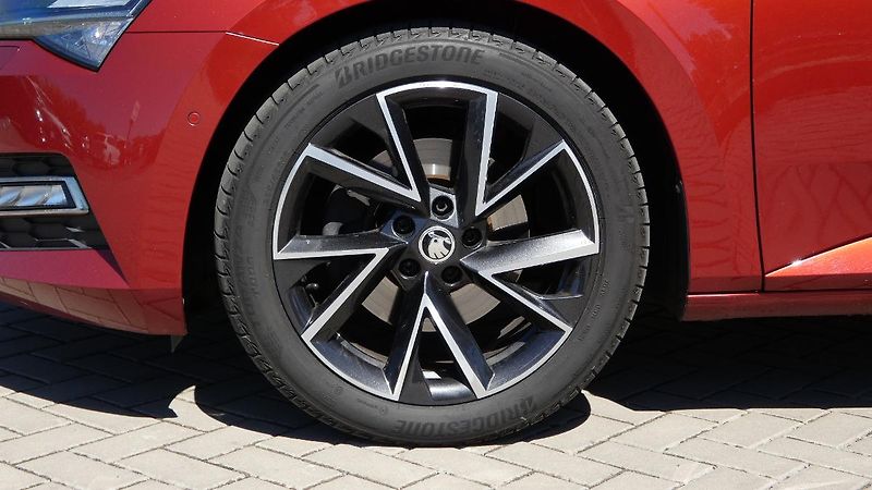 Škoda Superb 2,0 TDI DSG Style - fotka 25 z 26