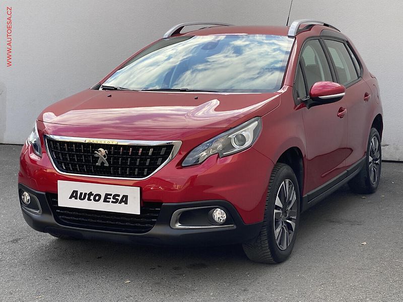 Peugeot 2008 (2018) 1.2 PT, ČR, Allure, park. - fotka 3 z 17