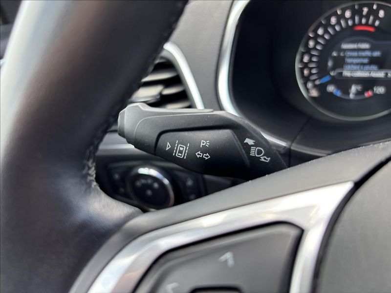 Ford S-MAX 2,5 HEV 140kW Titanium - fotka 34 z 47