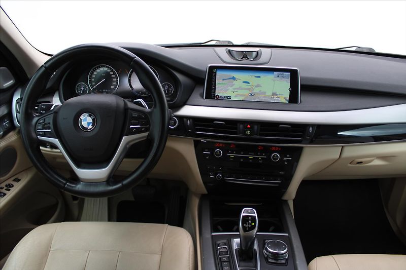 BMW X5 xDrive 30d Bang&Olufsen - fotka 15 z 30