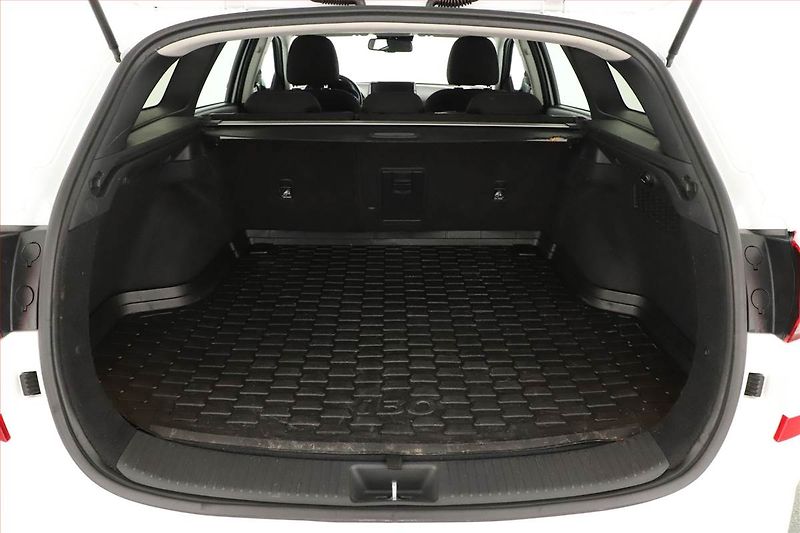 Hyundai i30 (2021) 1.5 T-GDI MHEV, Automat, Navi - fotka 14 z 26