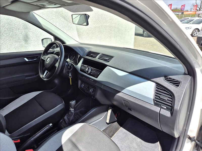 Škoda Fabia 1,0 i III 55Kw Klima REZERVACE - fotka 21 z 26
