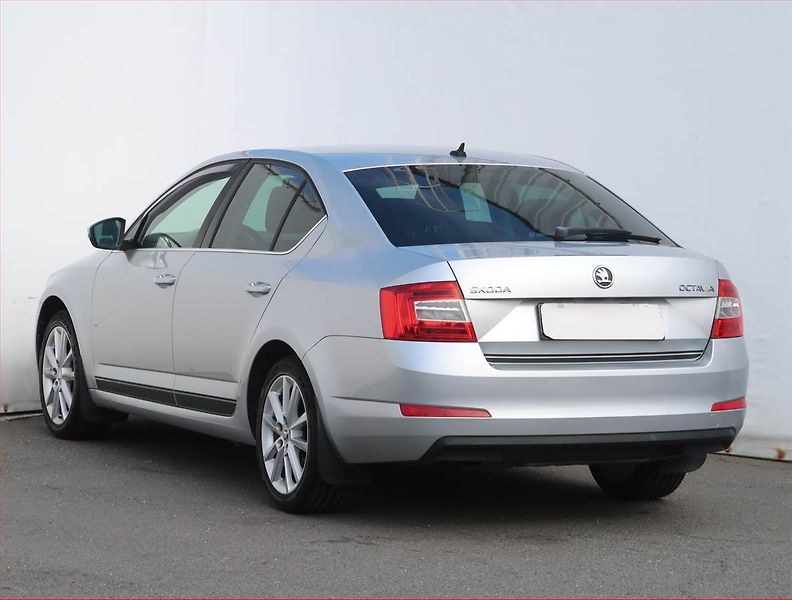 Škoda Octavia (2014) Elegance 1.2 TSI, Serv.kniha - fotka 4 z 19