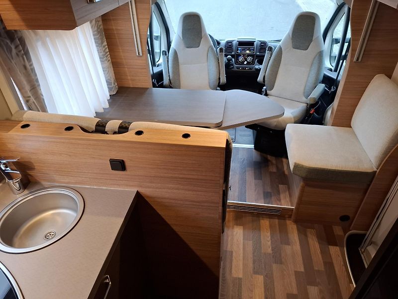 Weinsberg Carasuite (2023) 700MG Top stav, nehav , LED - fotka 11 z 28