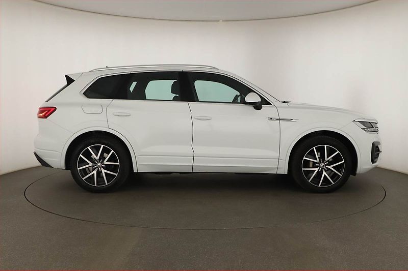 Volkswagen Touareg (2020) 3.0 TDI, 4x4, Vzduch, ACC - fotka 6 z 31