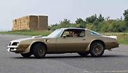 Sraz amerických vozů Chevrolet Camaro a Pontiac Firebird v Kolíně.