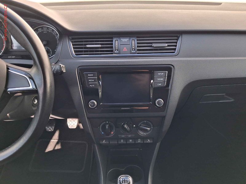 Škoda Rapid (2018) 1.0 TSi, AC, výhřev sed - fotka 12 z 17