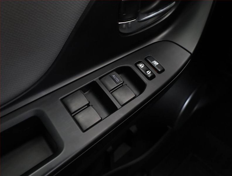 Toyota Yaris (2015) 1.5 Hybrid, Automat - fotka 16 z 18