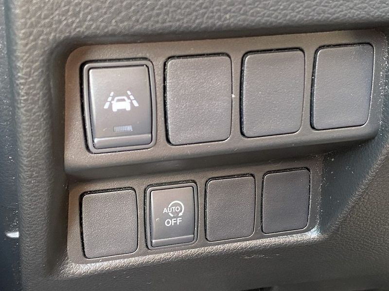 Nissan Qashqai 1.3DIG-T, ČR, manual, serviska - fotka 18 z 26