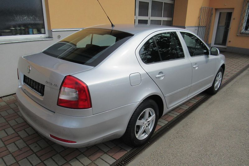 Škoda Octavia 1.2 TSi AUT.KLIMA VYHŘ.SEDAČKY - fotka 2 z 20