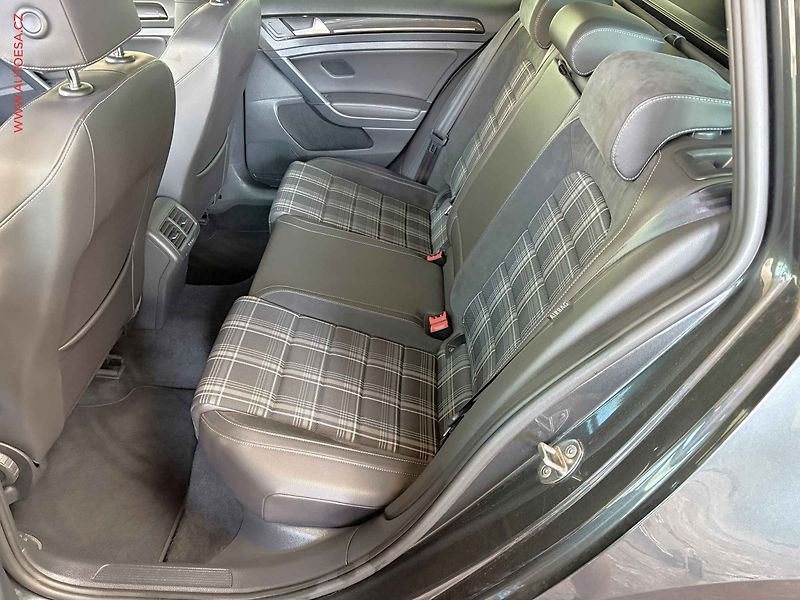 Volkswagen Golf (2016) 2.0 TDi, GTD, bixen, panor - fotka 10 z 17
